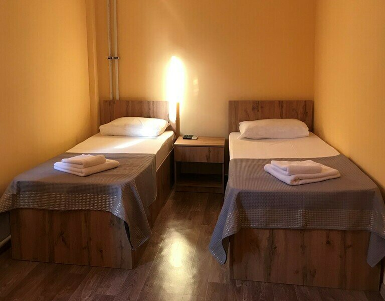 Улучшенный 4-местный (двухспальная и 2 односпальных кровати)