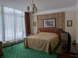 Стандарт улучшенный с 1 кроватью и раскладным диваном, с панорамным остеклением и балконом, Березки Кантри-отель, Чебоксарский