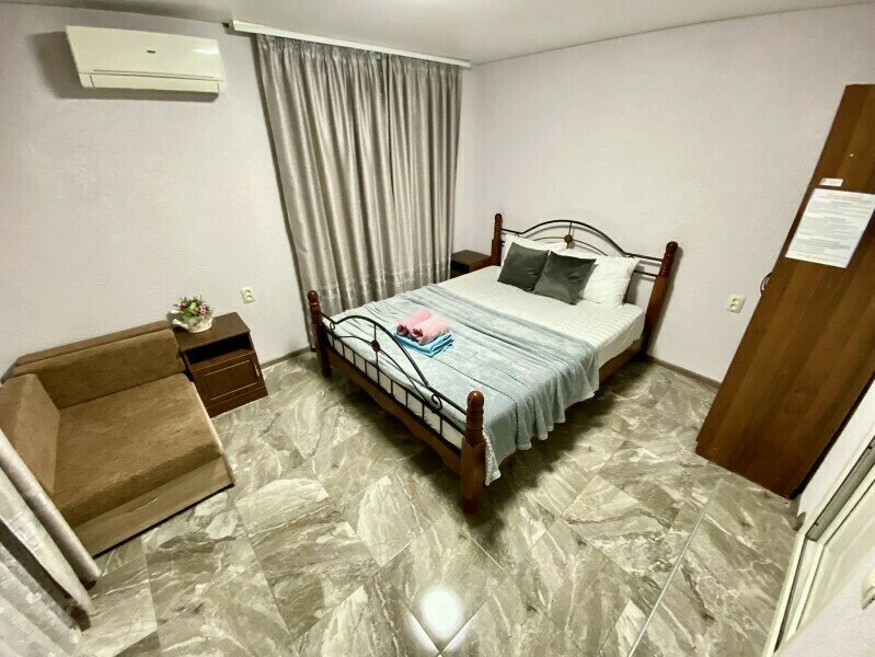 Комфорт 2-местный (с большой кроватью и креслом-кроватью)