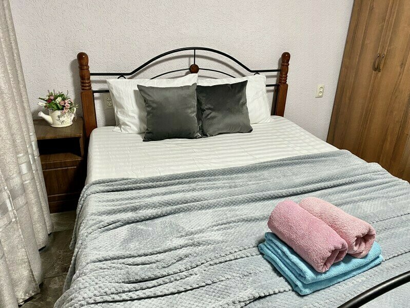 Комфорт 2-местный (с большой кроватью и креслом-кроватью)