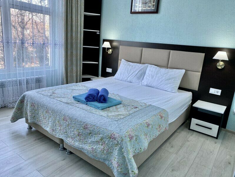 Комфорт Улучшенный 2-местный (с большой кроватью)