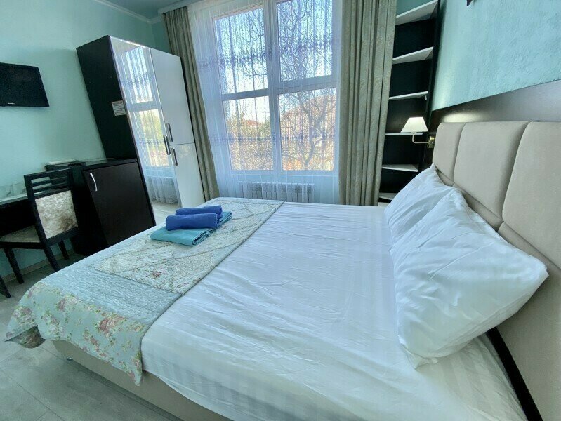 Комфорт Улучшенный 2-местный (с большой кроватью)