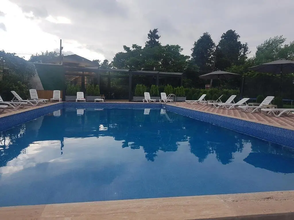Бассейн | Comfort Inn, Аджария