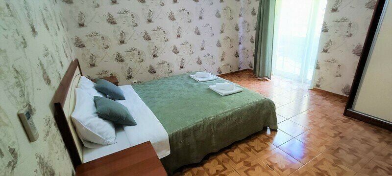 Семейный 6-местный 3-комнатный (с балконом)