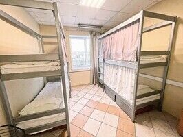 Кровать в МУЖСКОМ 4х местном номере с электронным замком, Хостел Невский, Калининград