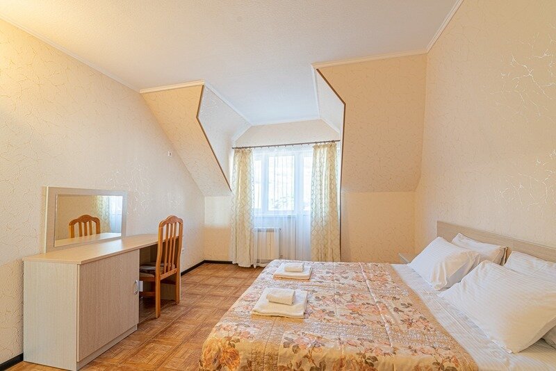 Семейный 4-местный (с кухней и балконом)