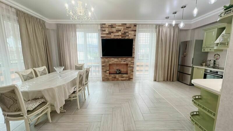 Апартаменты (с видом на горы)