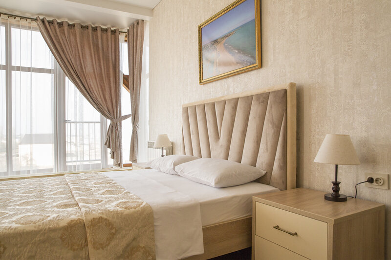 Люкс 2-местный 2-комнатный (с панорамным видом)