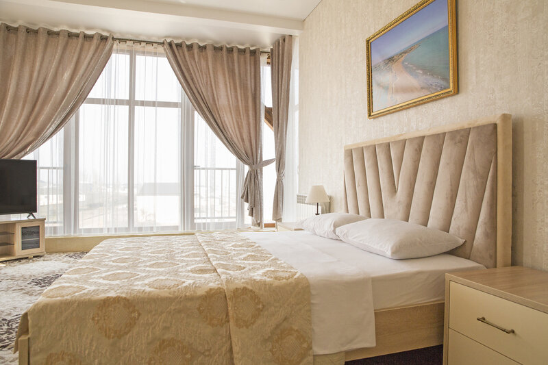 Люкс 2-местный 2-комнатный (с панорамным видом)