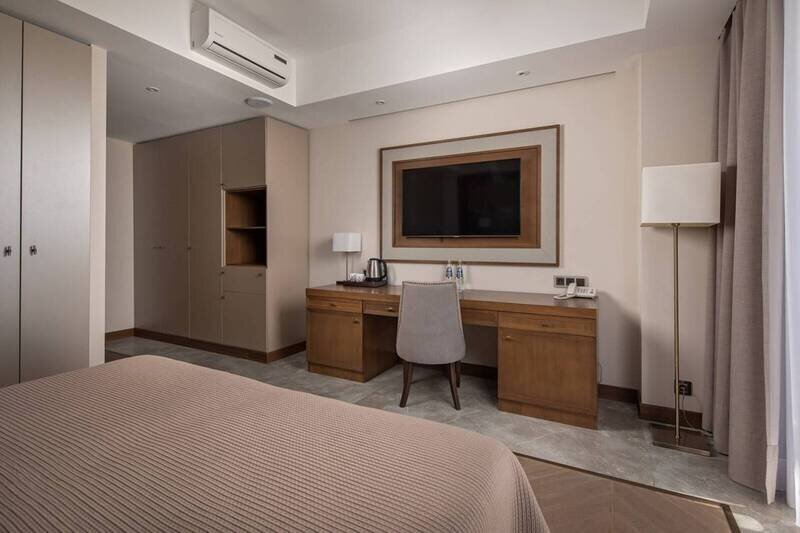 Полулюкс 2-местный 1-комнатный (главный корпус)