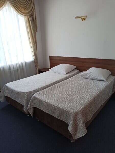 Люкс 2-местный 3-комнатный (Высшая категория с кабинетом)