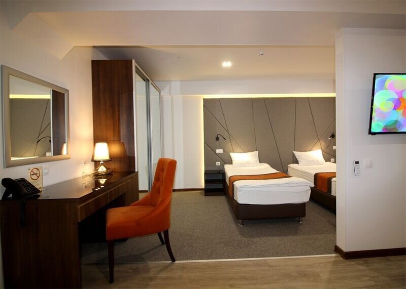 Джуниор сюит 3-местный (DBL/TWIN с кухней)