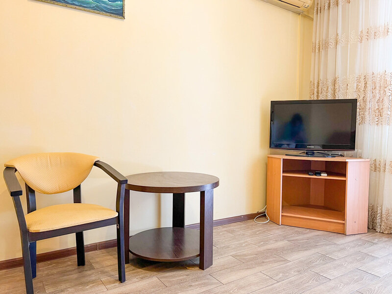 Люкс 4-местный 2-комнатный (1 этаж)