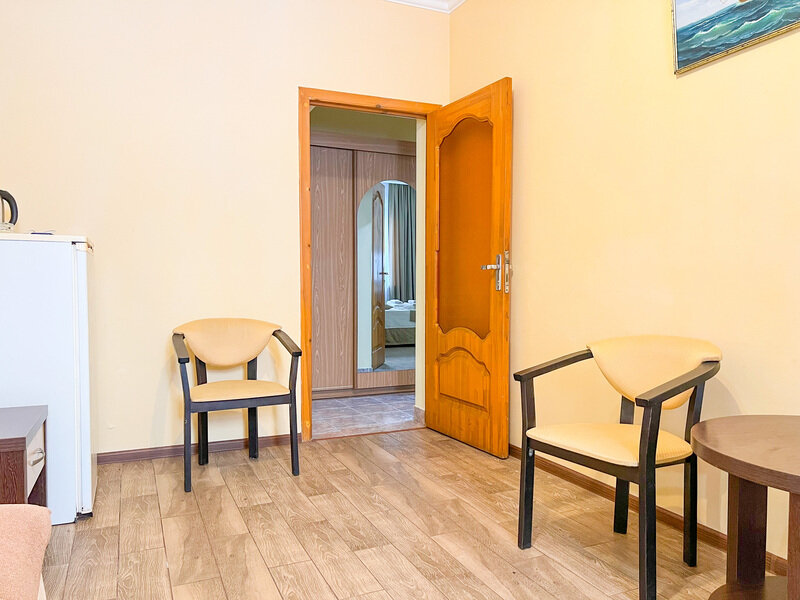 Люкс 4-местный 2-комнатный (1 этаж)