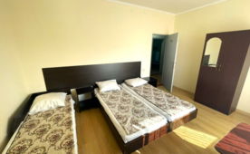 Стандартный улучшенный 3-хместный номер с тремя раздельными кроватями и балконом, Гостиница Гермес, Вардане