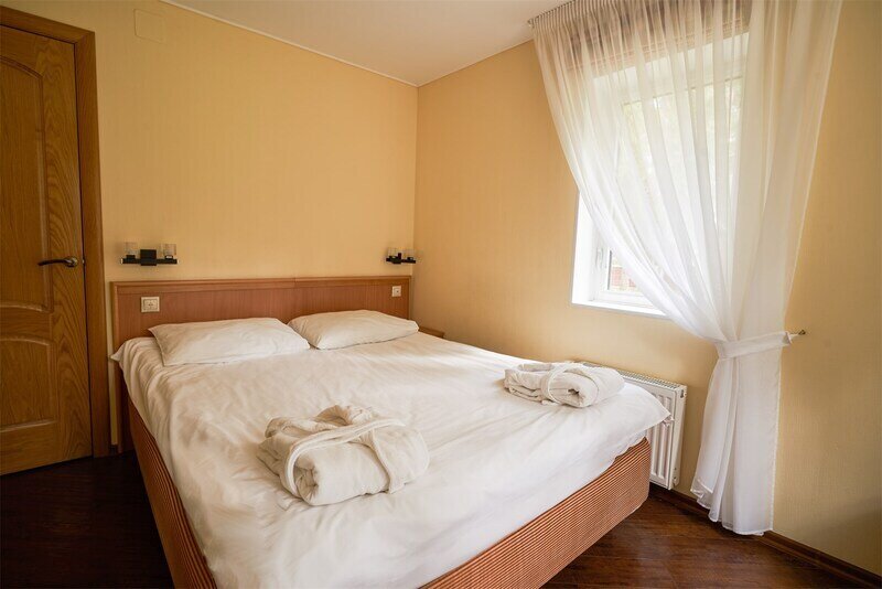 Коттедж 4-местный 2-этажный (La-Ronge)