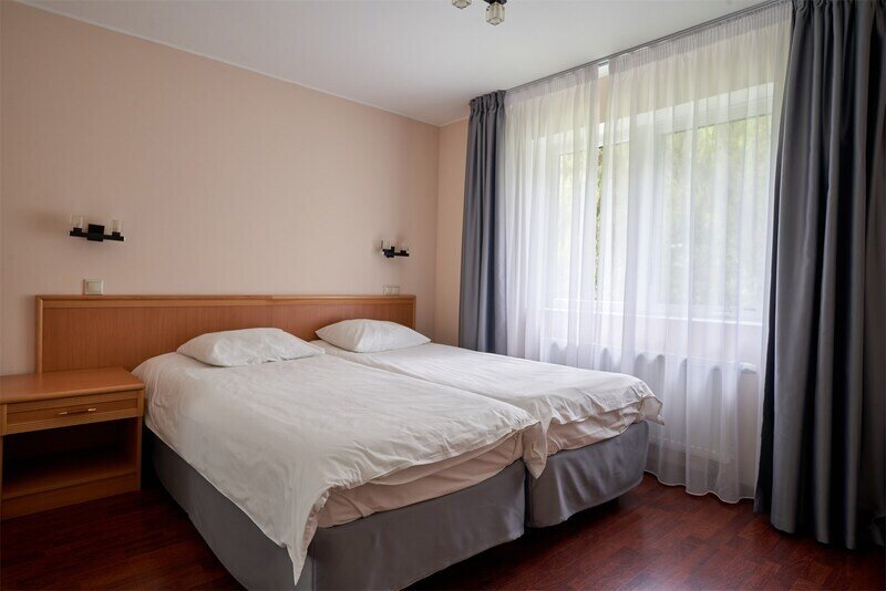 Коттедж 6-местный 2-этажный (Primrose)