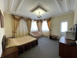 Полулюкс с балконом с двуспальной кроватью №3, Гостиница Орион, Домбай