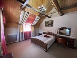 Двухкомнатный люкс с балконом с двуспальной кроватью Полумансарда №9, Гостиница Орион, Домбай