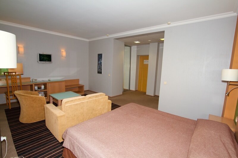 Джуниор Сюит