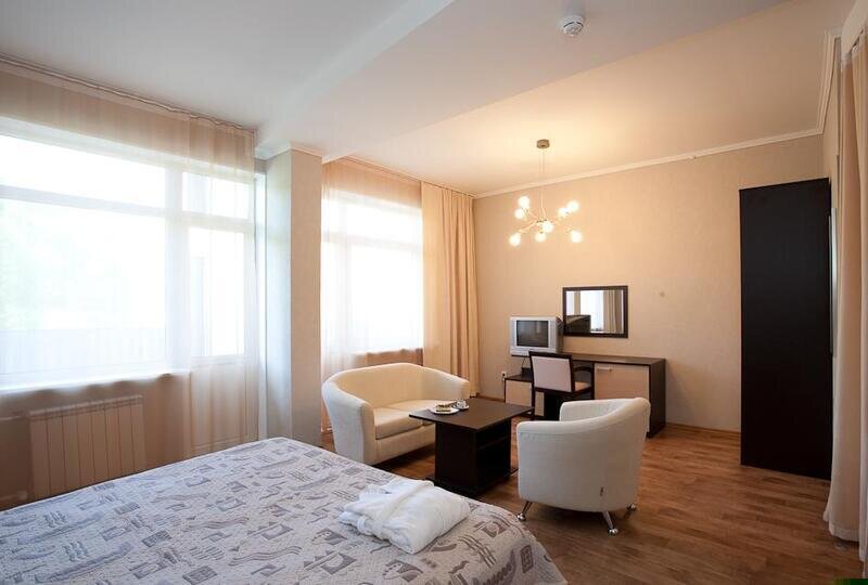 Джуниор Сюит