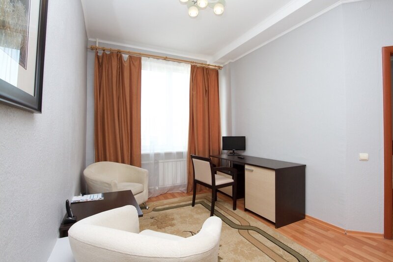 Джуниор Сюит