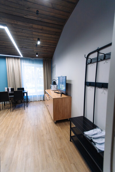 Люкс 4-местный Большой (2 этаж)