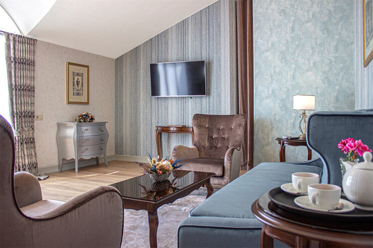 Люкс 4-местный (с террасой, мансарда)