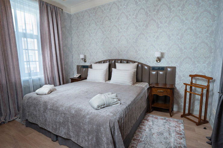 Люкс 4-местный 2-комнатный (вид на набережную)