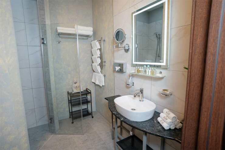 Люкс 4-местный 2-комнатный (вид на набережную)