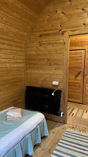 Домик у бассейна