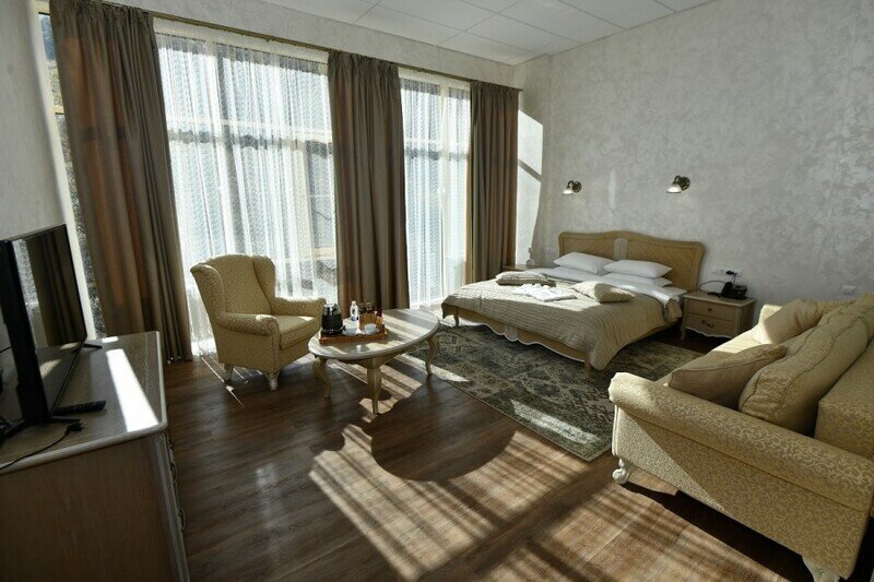 Полулюкс 2-местный (Глыба) вид на горы