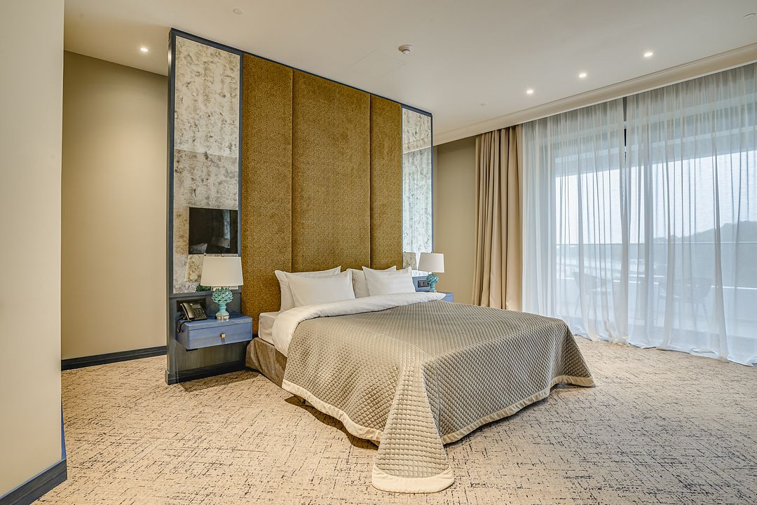 Люкс 2-местный 2-комнатный (с видом на парк)