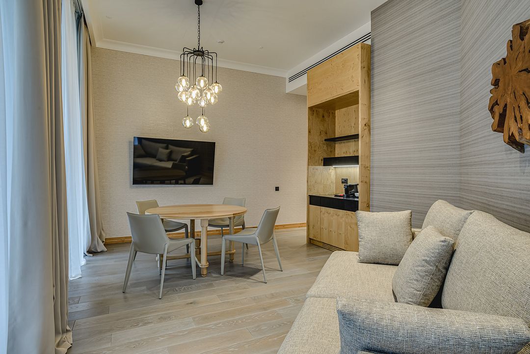 Люкс Представительский 2-местный 2-комнатный (с видом на парк)