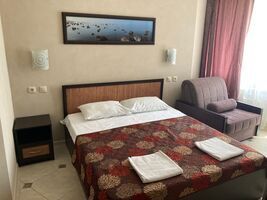 Двухместный номер с двуспальной и дополнительной кроватями, Отель Атлантик, Лоо