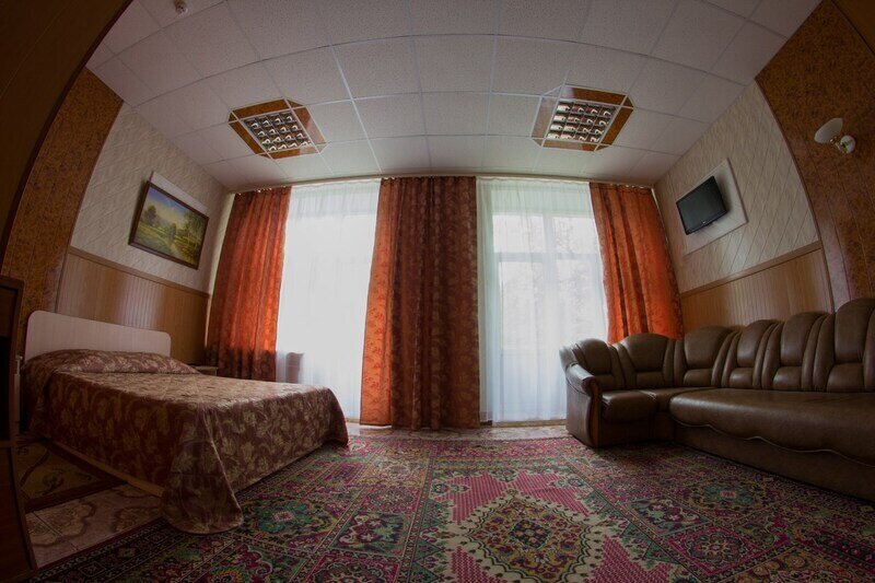 Стандарт 2-местный 2-комнатный (1-местное размещение)