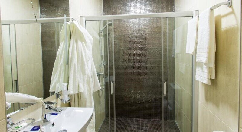 Семейный 2-местный (Люкс с бассейном)