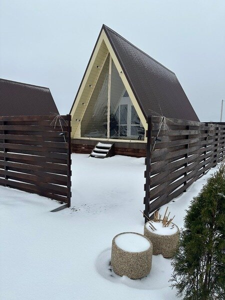 По Щучьему Велению, коричневый домик в стиле A-Frame с чаном, Воронежская область: фото 2