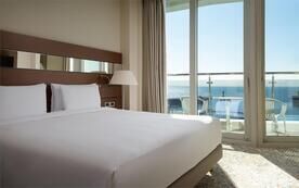 Люкс джуниор с гидромассажной ванной и видом на море, Отель Mantera Resort & Congress, Адлер