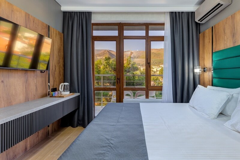 Комфорт 2-местный (с балконом и видом на горы)