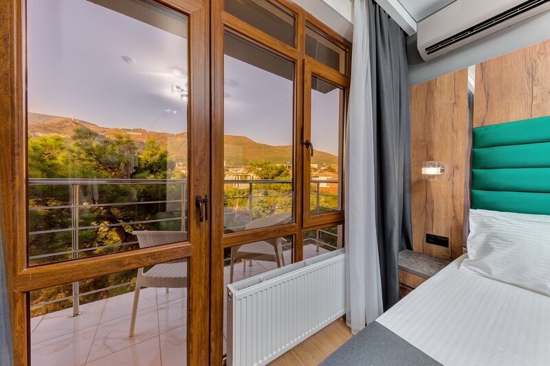 Комфорт 2-местный (с балконом и видом на горы)