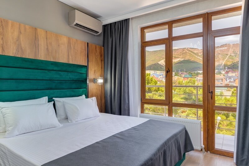 Комфорт 3-местный (с балконом и видом на горы)