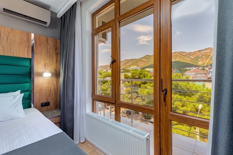 Комфорт 3-местный (с балконом и видом на горы)