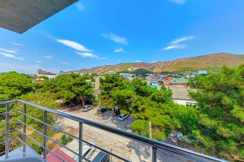 Комфорт 3-местный (с балконом и видом на горы)