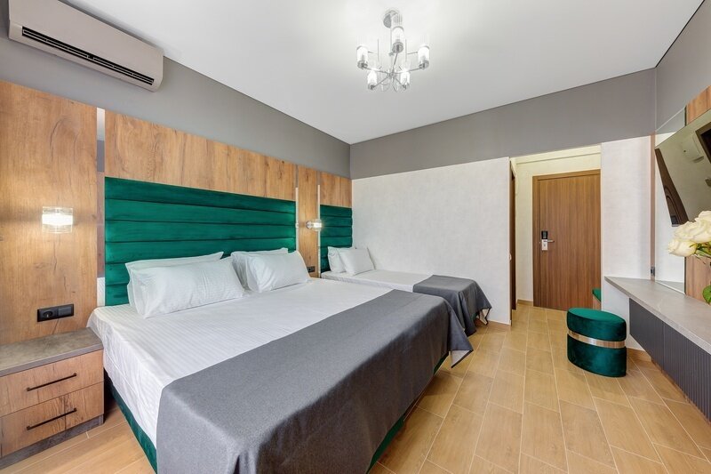 Комфорт 3-местный (с балконом и видом на море)