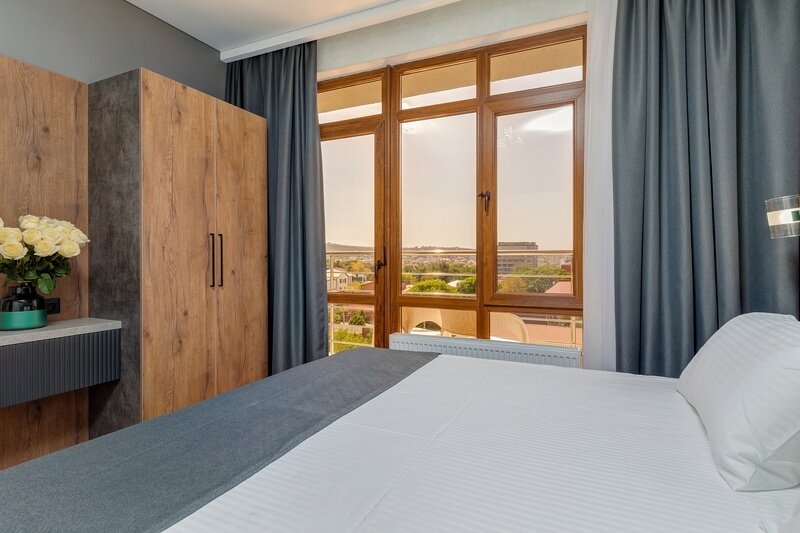 Комфорт 3-местный (с балконом и видом на море)