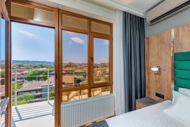 Комфорт 3-местный (с балконом и видом на море)