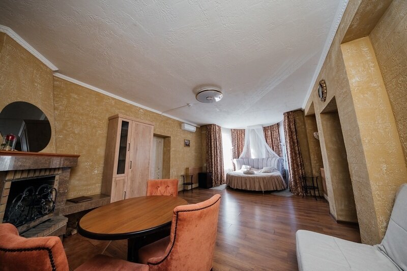 Полулюкс 4-местный (корпус 3, с камином)