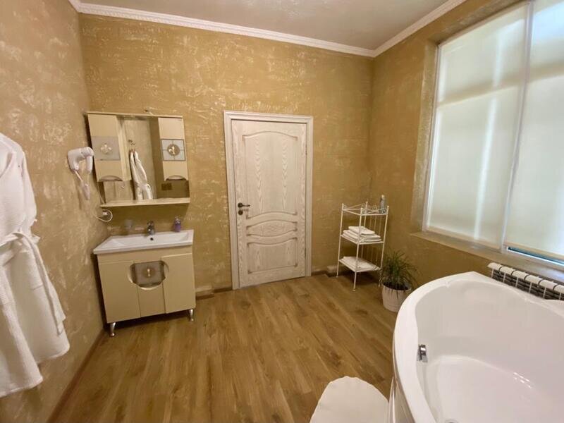 Полулюкс 4-местный (корпус 3, с камином)