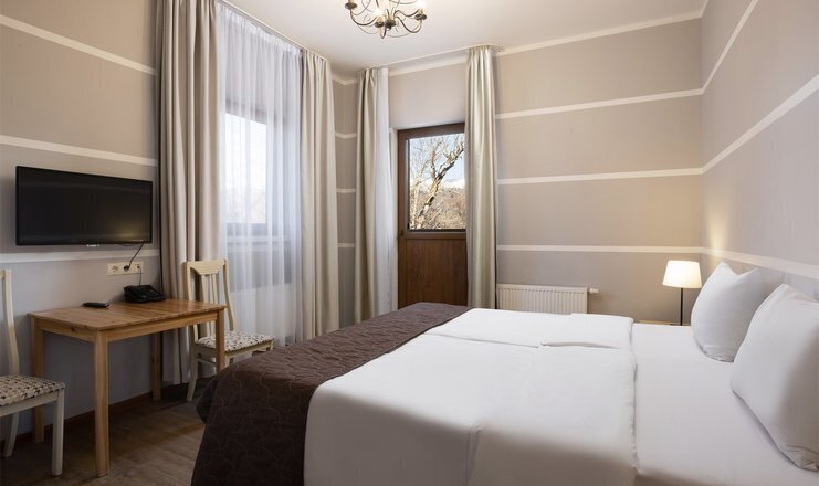 Стандартный 2-местный (с балконом, на цокольном этаже)